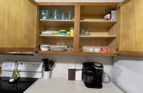 Westgate House | COZY TOWNHOME MINUTES TO DINING & SHOPPING