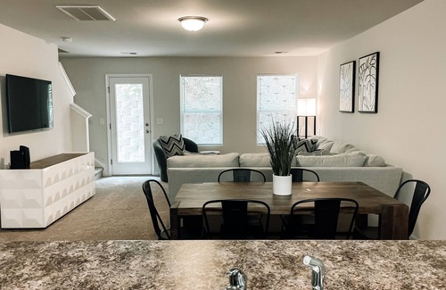Anderson House | Cozy Townhome near Lake & Universities