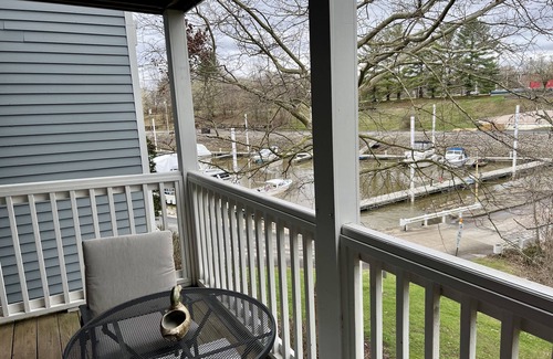 Harrods Creek House | Cozy Townhome on Harrods Creek in Prospect, Kentucky