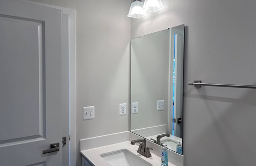 College Park House | Cozy townhome private master bedroom in serene Chillum with AC, WiFi,