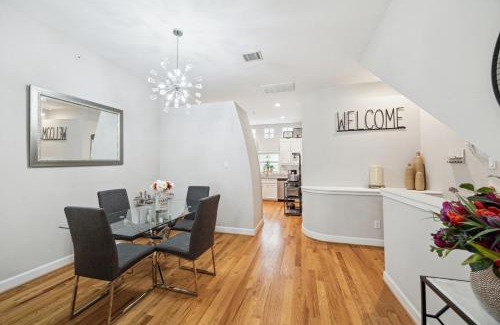 Southeast Houston Apartment | Cozy Townhome with Garage minutes from Hobby Airport