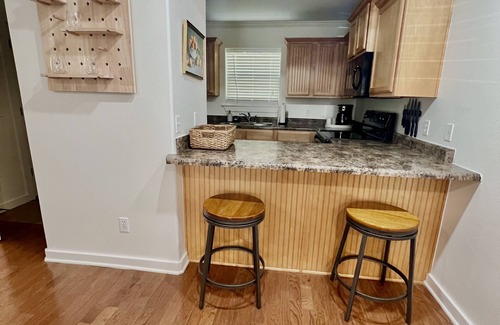 Johnson House | Cozy townhouse in the heart of Fayetteville, minutes from the U of A.