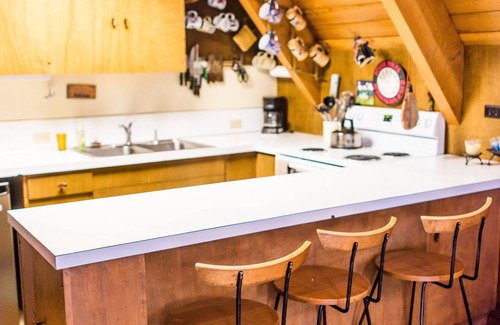 Whitefish Cabin | Cozy traditional A-frame Cabin, SKI IN AND OUT!