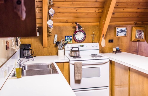 Whitefish Cabin | Cozy traditional A-frame Cabin, SKI IN AND OUT!