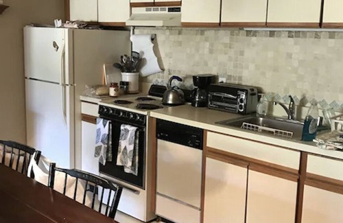 Londonderry Condo | Cozy Trailside Condo on Magic Mountain!