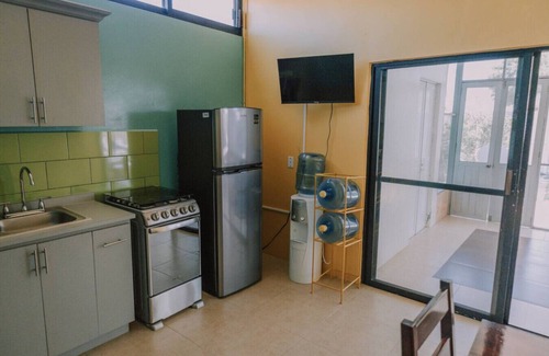 Santa Maria Tonameca House | Cozy& Tranquil Poolside Gem Walk to Beach Parking