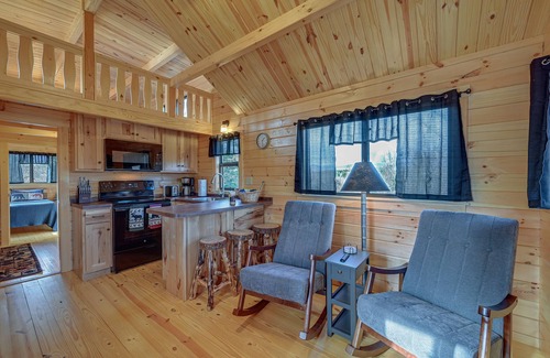 Traphill Cabin | Cozy Traphill Cabin Rental w/ Deck & Porch!