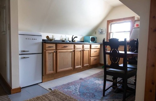 Northwest Harwinton Apartment | Cozy Tree Haus 1 Bedroom Apt