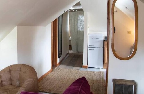 Northwest Harwinton Apartment | Cozy Tree Haus 1 Bedroom Apt