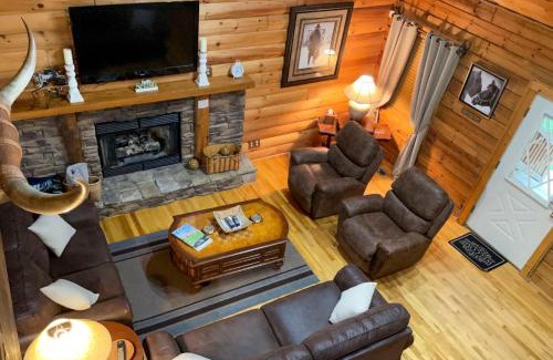 Trenton House | Cozy Trenton Cabin with Spa about 15 Mi to Lookout Mtn!