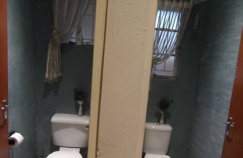 Bloemfontein Bed & Breakfast | Cozy triple room with king sized bed and single bed, near Bloemfontein