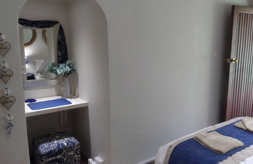 Bloemfontein Bed & Breakfast | Cozy triple room with king sized bed and single bed, near Bloemfontein