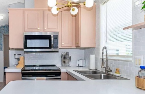Kissimmee Cottage | Cozy Tropical Cottage - 4 mi to Disney