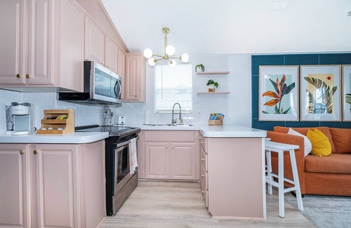 Kissimmee Cottage | Cozy Tropical Cottage - 4 mi to Disney