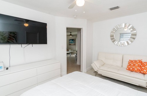 Melaleuca Gardens House | Cozy tropical home! Panoramic view of the canal. Fishing getaway near the ocean!