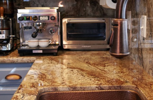 Truckee Cabin | Cozy Truckee cabin in Tahoe Donner with modern luxuries and e-vehicle charging