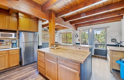 Truckee Ski Chalet | Cozy Truckee Ski Chalet with Awesome Views for 2023-24 Ski Lease