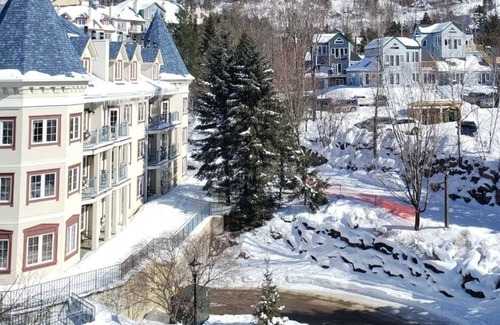 Mont-Tremblant Pedestrian Village Condo | Cozy TRUE Ski In/Out Condo on Voyageur Ski Trail**Steps to MT Pedestrian Village