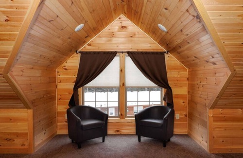 Bethlehem Cabin | Cozy Two-Bed Cabin Townhouse Retreat