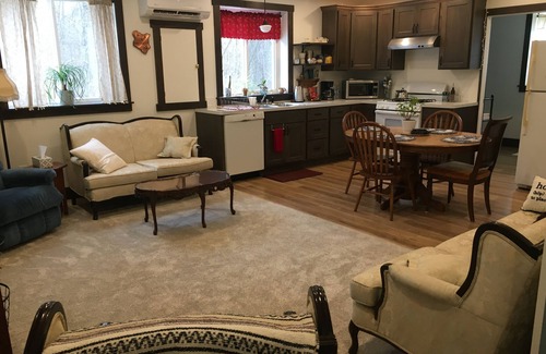 Bristolville House | Cozy two bedroom house close to Middlefield, and close to Route 80 and 422