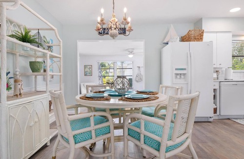 Laurel Cottage | Cozy two-bedroom cottage by Nokomis Beach. Sleep 8.