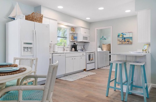 Laurel Cottage | Cozy two-bedroom cottage by Nokomis Beach. Sleep 8.
