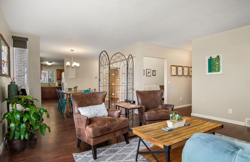 Berkley House | Cozy two bedroom home with beautiful landscaped yard.