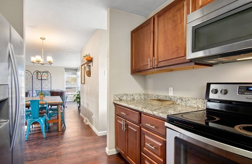 Berkley House | Cozy two bedroom home with beautiful landscaped yard.