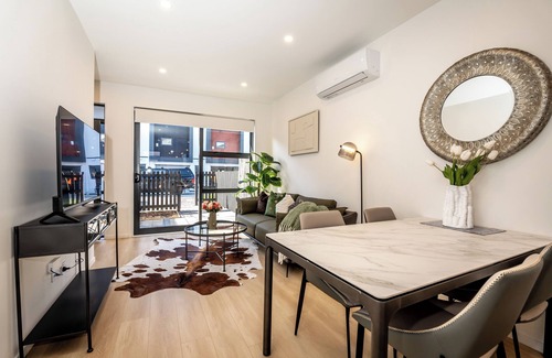 Flat Bush House | Cozy Two- Bedroom Townhouse with garden Unit 17