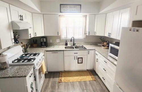 Wright House | Cozy two story townhome, only 5 min away from Beautiful Emerald Coast.