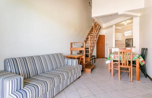 Cachoeira do Bom Jesus Apartment | Cozy two-story house just 120m from the beach! EDE