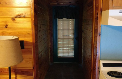 Mountain Pine House | COZY UNIT #2 WATERFRONT LOG CABIN