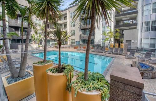 Del Rey Apartment | Cozy Unit Conveniently Located Pool View