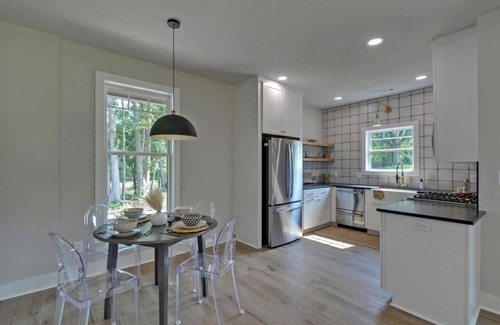 Hartwell House | Cozy up to a warm fire and enjoy this fall retreat on beautiful Lake Hartwell.