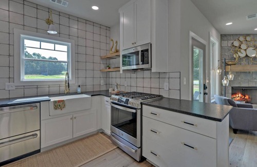 Hartwell House | Cozy up to a warm fire and enjoy this fall retreat on beautiful Lake Hartwell.