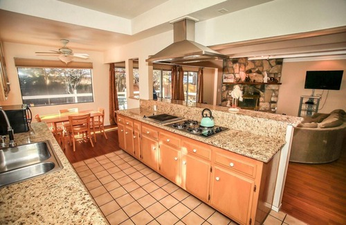 Summit Estates House | Cozy up to Summit-1651 by Big Bear Vacations