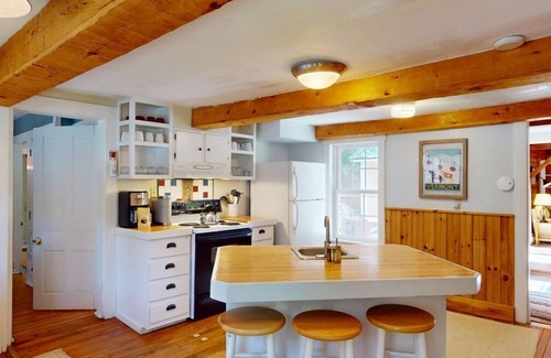 Bridgewater Corners House | Cozy Up Year-Round at The Ski Farm – Vermont's Historic Hideaway
