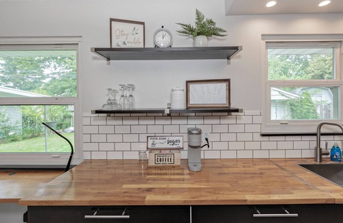 Willoughby Hills House | Cozy, updated modern bungalow near Downtown Willoughby