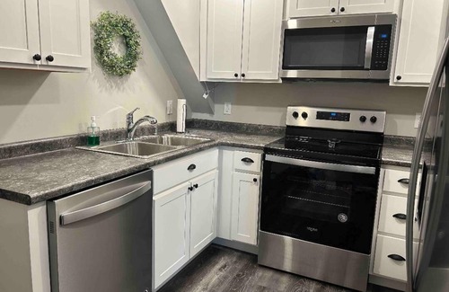 Houston Apartment | Cozy Upstairs Apartment -centrally located near Troy, Piqua, and Greenville.