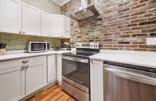 Shelby Park House | Cozy Urban Oasis Haven in St Catherine Louisville!
