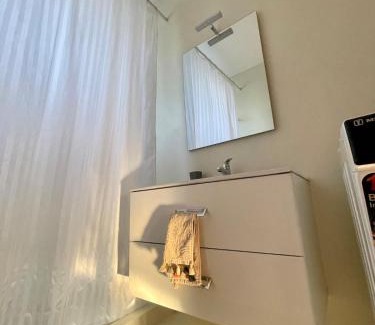 Elliniko-Argyroupoli Apartment | Cozy Urban Retreat
