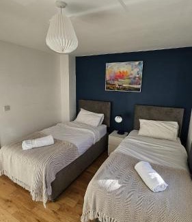Dartford Apartment | Cozy urban retreat in 2-bed home