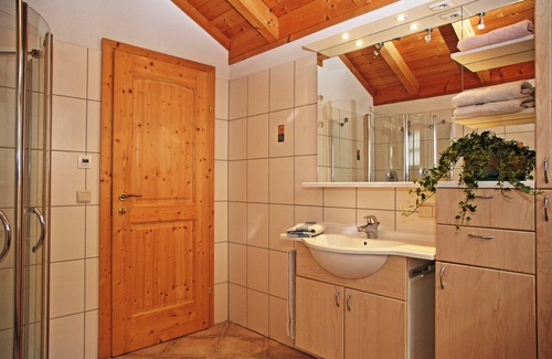 Sarentino Cabin | Cozy vacation home in timber construction