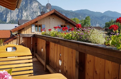 Kiefersfelden Apartment | Cozy vacation apartment in modern alpine style with large balcony and mountain view