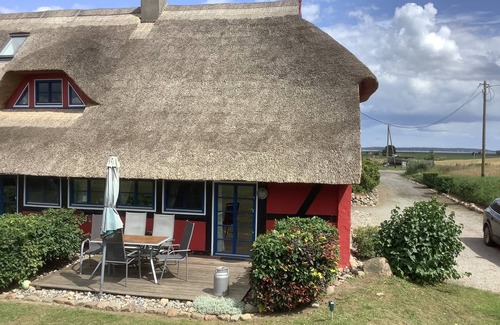 Zarnitz Apartment | Cozy vacation apartment with thatched roof on the Achterwasser