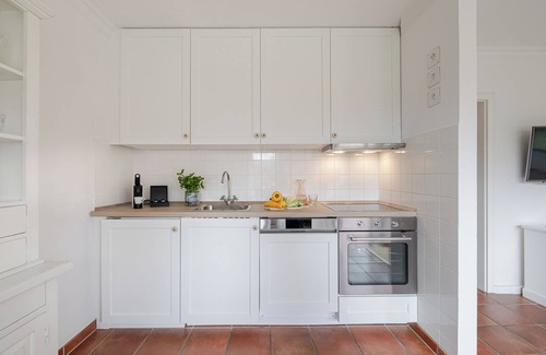 Tinnum Apartment | Cozy vacation happiness with garden view and south-facing terrace.
