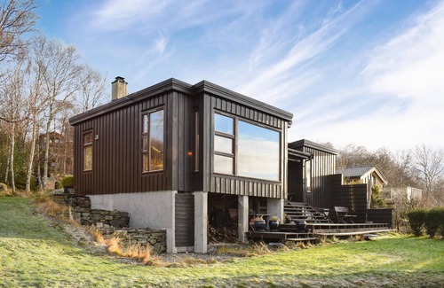 Sveio House | Cozy vacation home in a great location near the fjord.