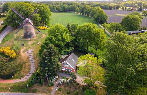 Uelsen House | Cozy vacation home with wood-burning stove + sauna house in the garden/dogs welcome