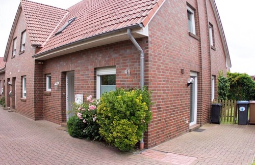 Wangerland House | Cozy vacation property in the center of Hooksiel