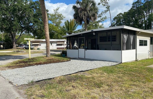 National Gardens House | Cozy Vacation Rental, Perfect for short term, Snowbirds & Traveling Nurses